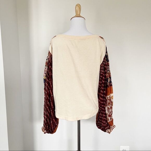 Free People tee with Puffy Boho sleeves - Picture 2 of 8